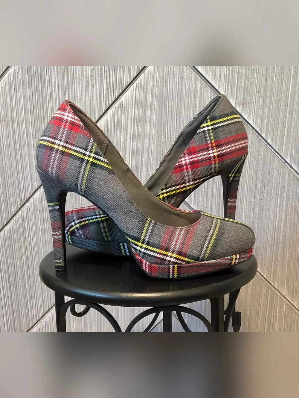 Fioni 7 Tartan Plaid Platform Pumps Red Gray Yellow High Heels Preppy Bold